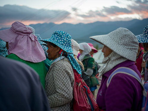 人文摄影作品，街头人物与社会场景观察